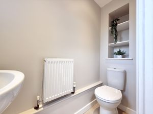 Downstairs WC - click for photo gallery